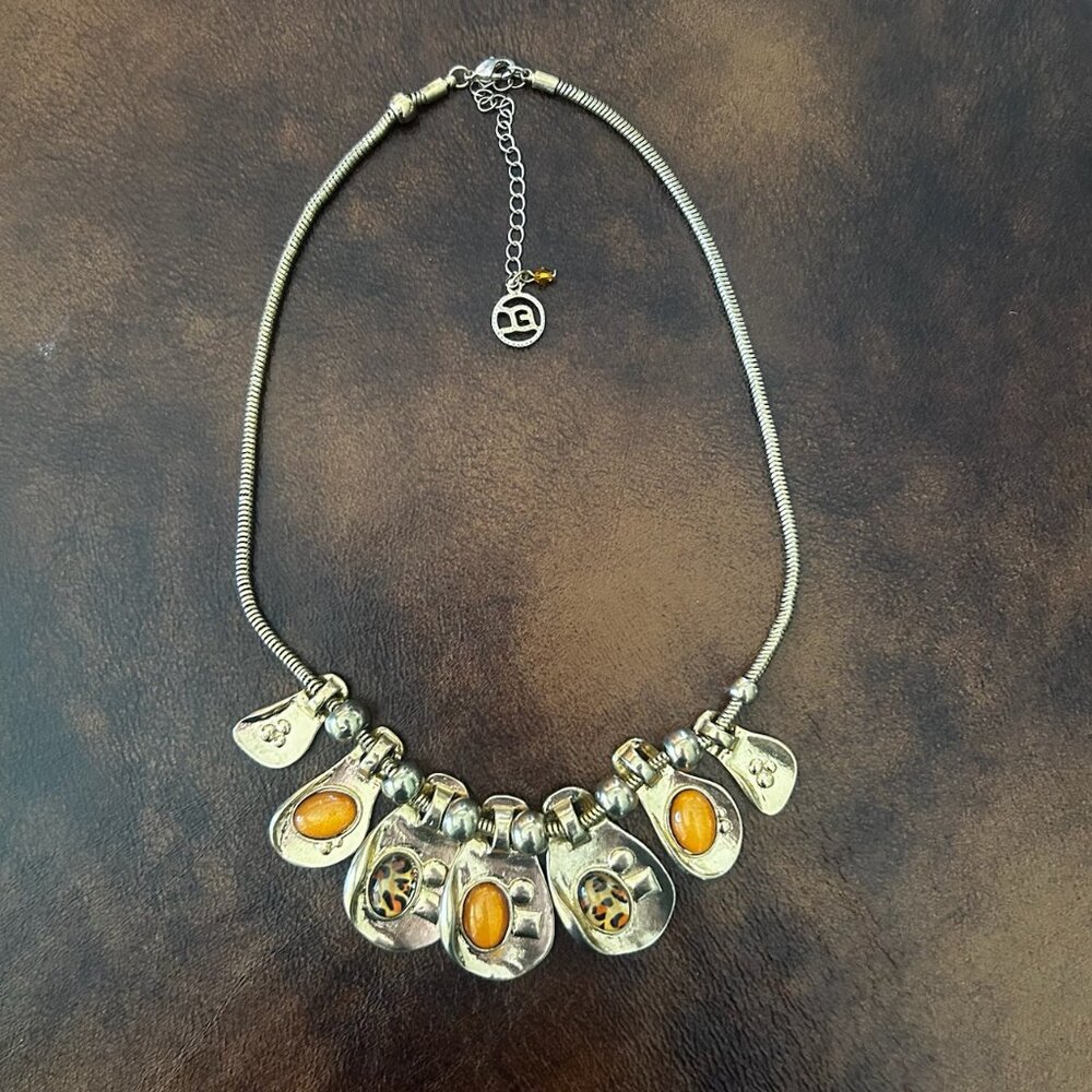 Dramatically Eye-Catching Statement Erica Lions N… - image 5